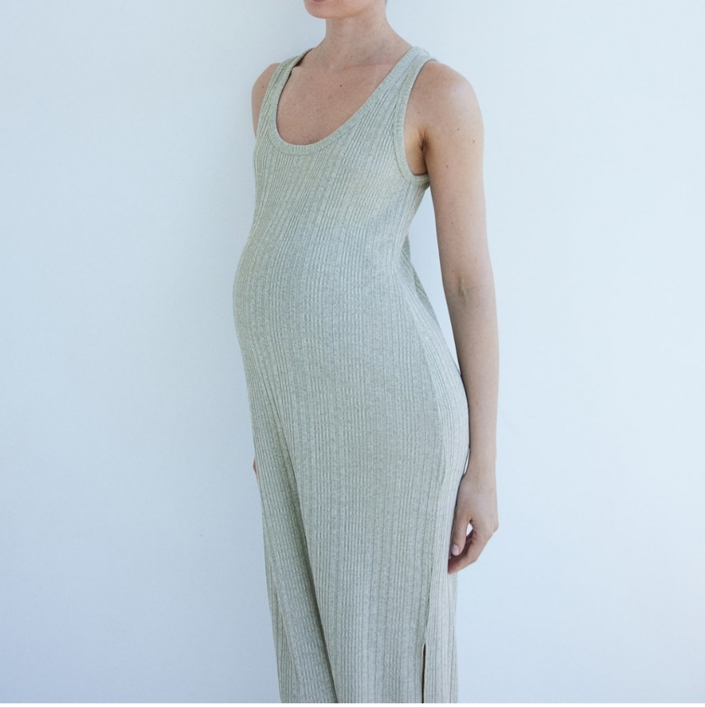 Elegant Sleeveless Gray Dress - Picture 4 of 7